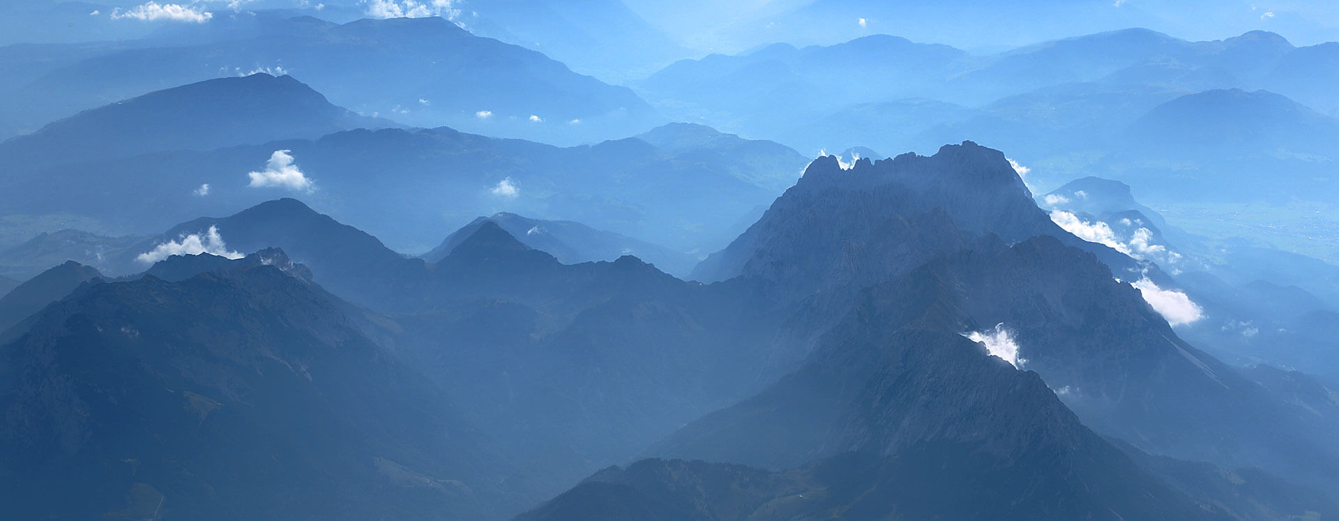 Am Fenster über die Alpen